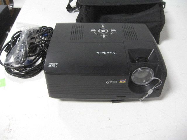 Viewsonic PJ557D Digital Multimedia Projector 2300 Lumens Bright 