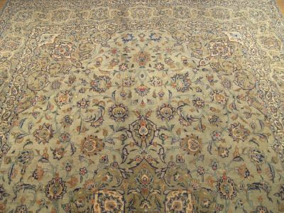   Handmade Antique Persian Royal Kashan Wool Rug. Great Condition  